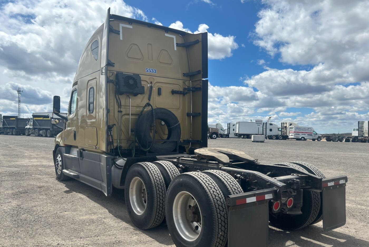 2020 Freightliner Cascadia 126 6x4 TA Sleeper thumbnail 2