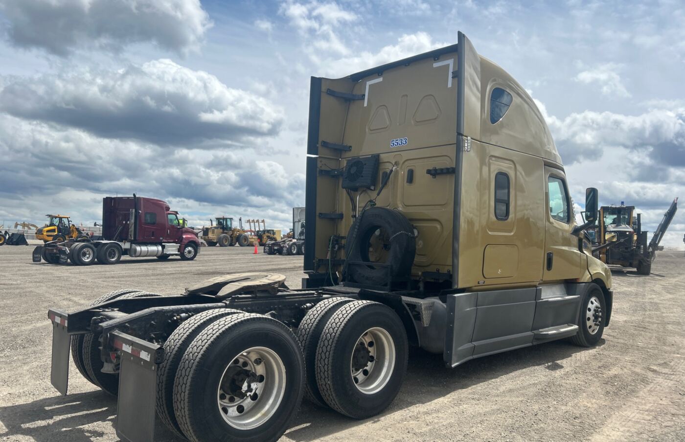 2020 Freightliner Cascadia 126 6x4 TA Sleeper thumbnail 3