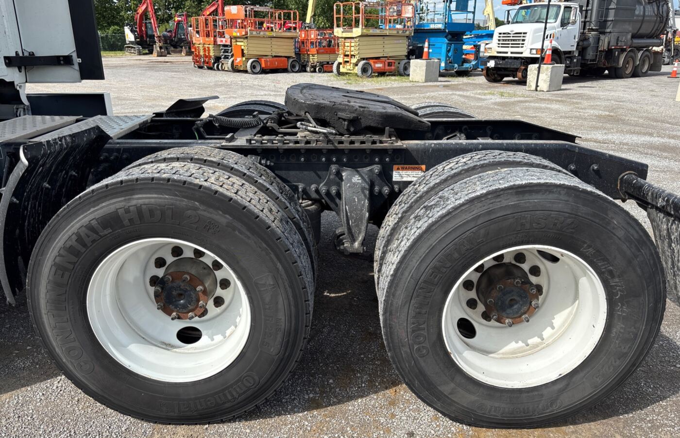 2022 Freightliner Cascadia 126 6x4 TA Sleeper thumbnail 4