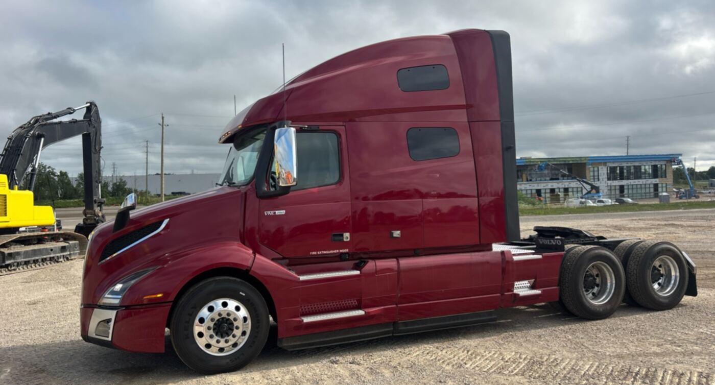 2024 Volvo VNL 6x4 TA Sleeper thumbnail 2