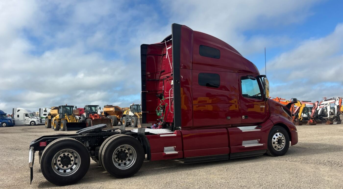 2024 Volvo VNL 6x4 TA Sleeper thumbnail 4