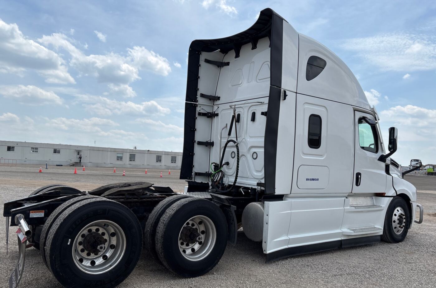 2022 Freightliner Cascadia 126 6x4 TA Sleeper thumbnail 3