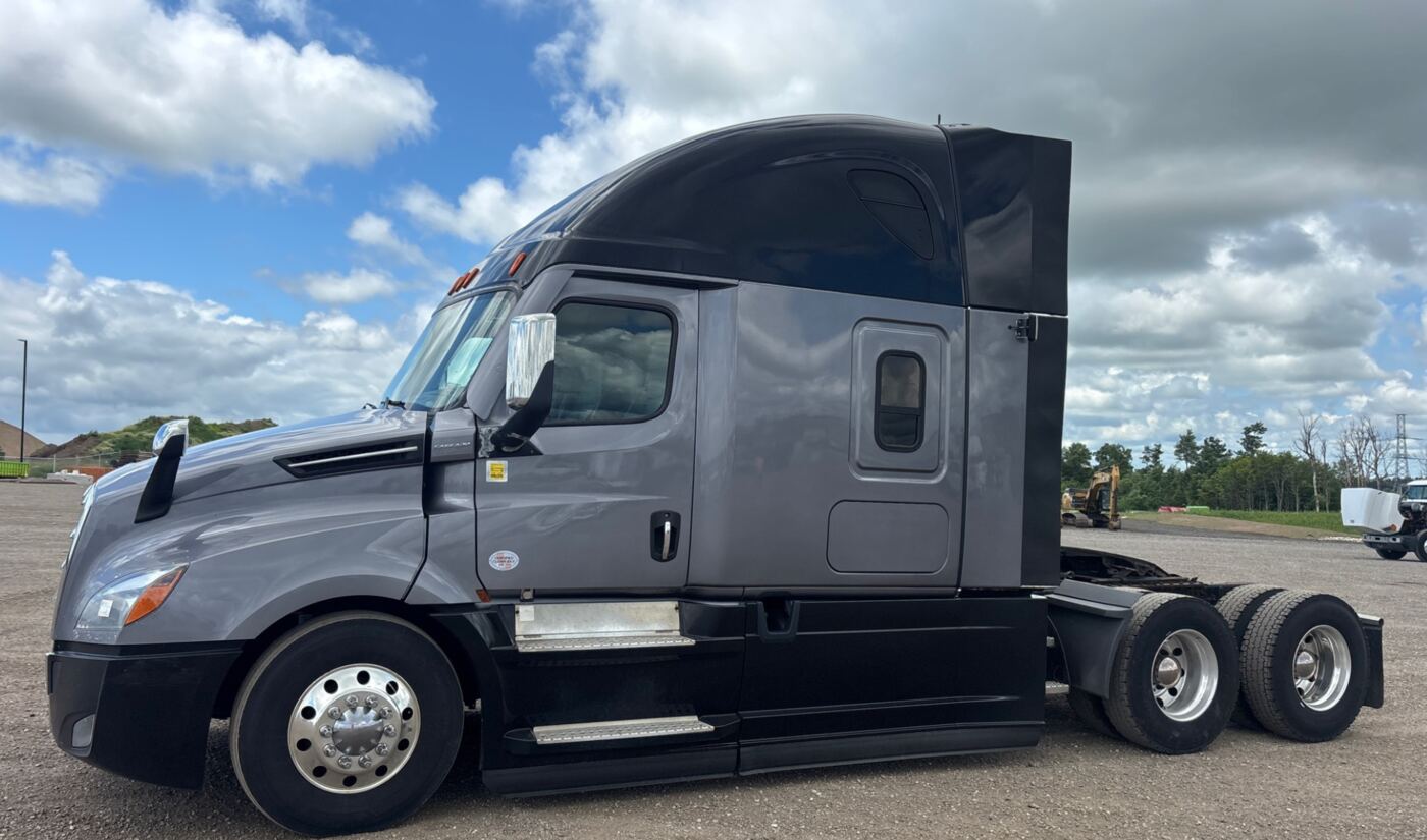 2020 Freightliner Cascadia 6x4 TA Sleeper