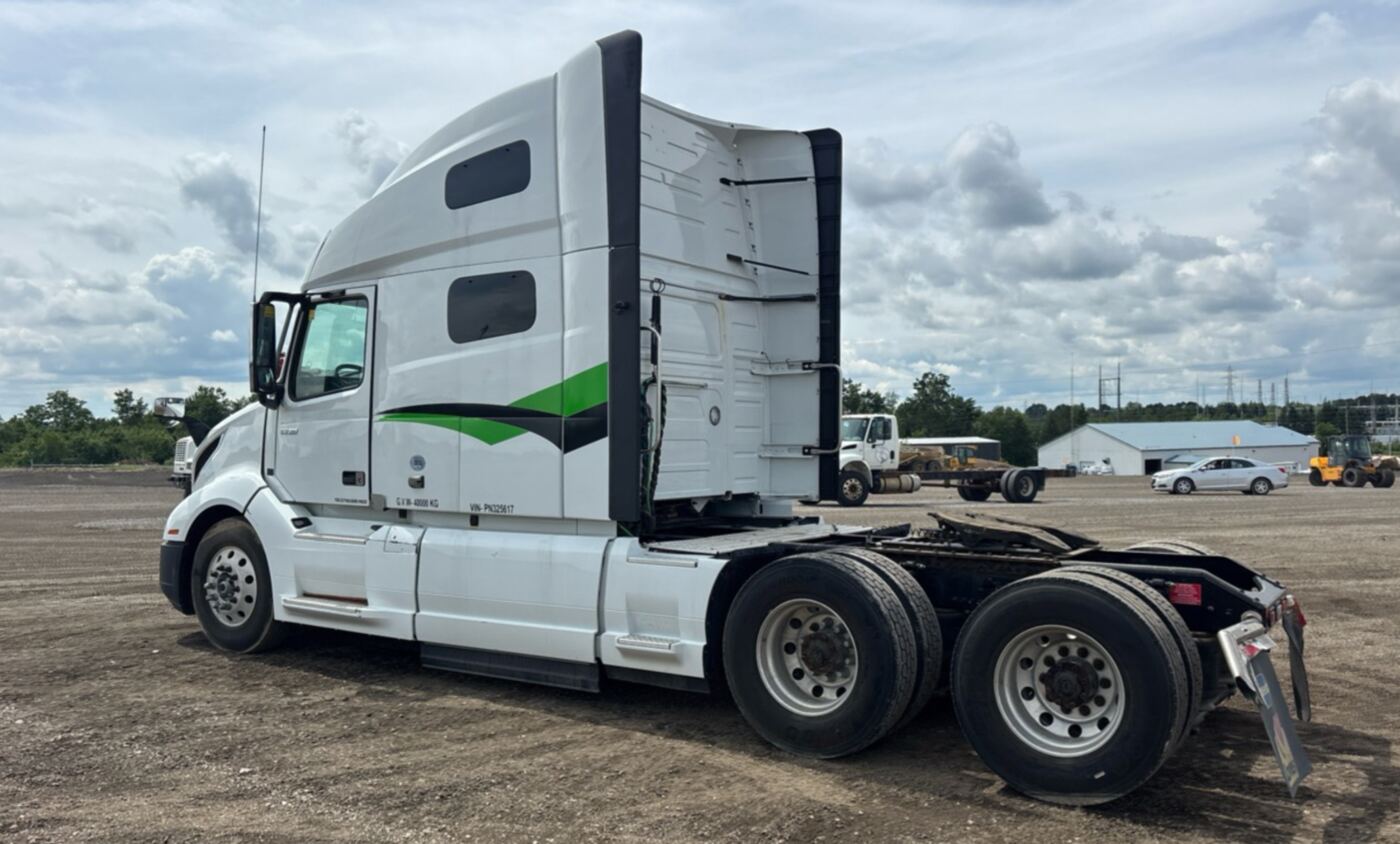 2023 Volvo VNL 760 6x4 thumbnail 2