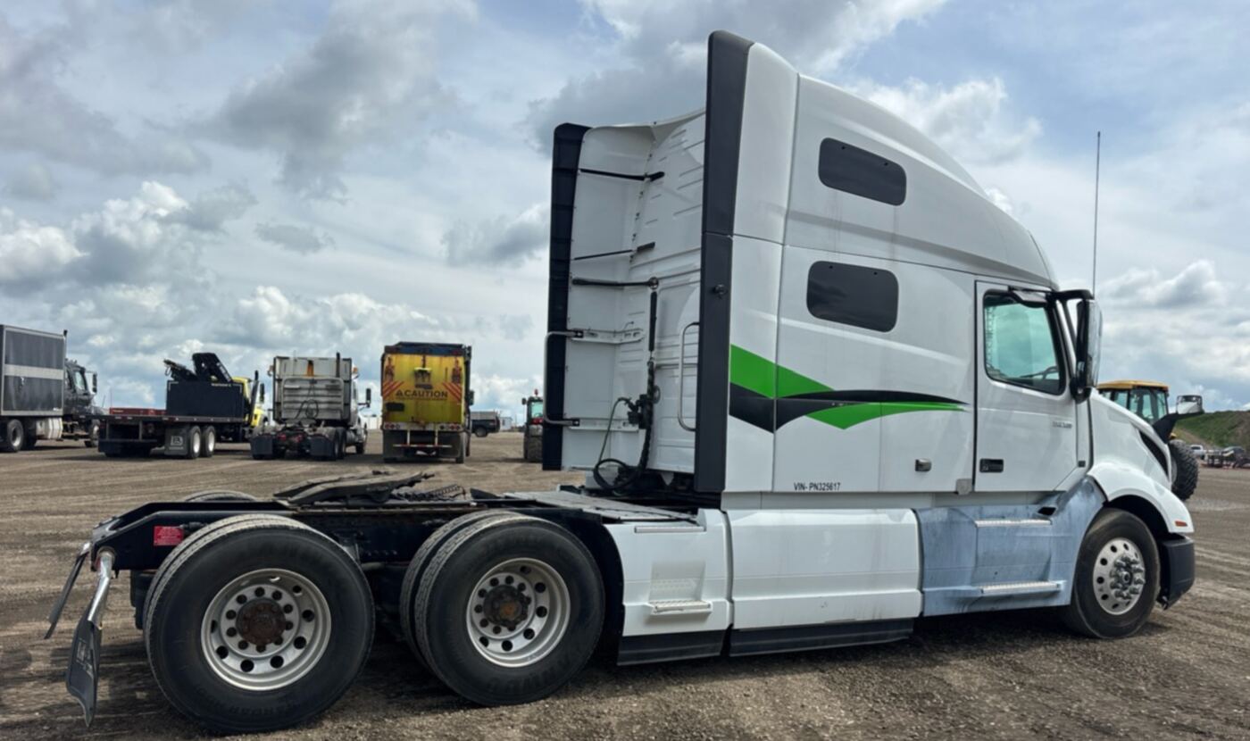 2023 Volvo VNL 760 6x4 thumbnail 3